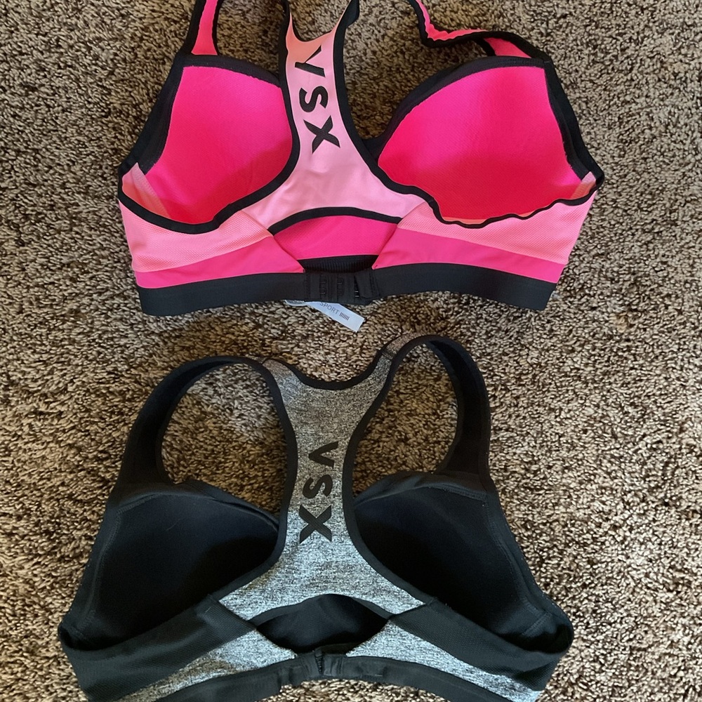 Preowned Victoria Secret VSX racerback underwire padded sports bra sz. 36C - Picture 2 of 3